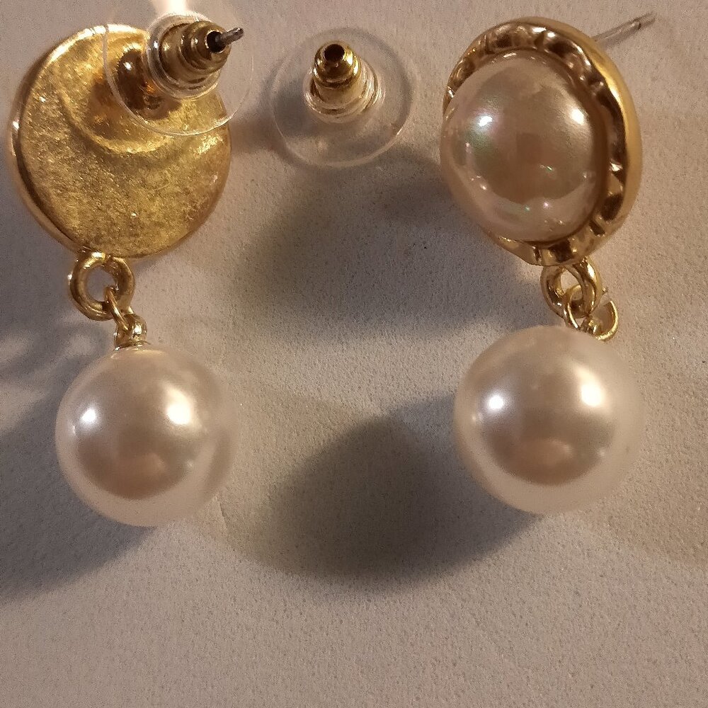 Brand New Gorgeous Goldtone with Pearl Earrings